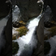Imagen para el artículo titulado Rescatan a una familia atrapada en una cascada gracias a un mensaje de socorro en una botella